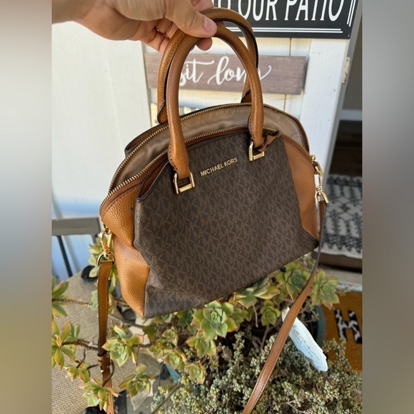 Michael kors Signature Maxine Small Leather Messenger Bag - Picture 1 of 5